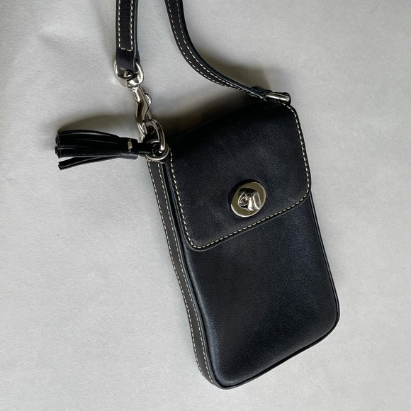 Black kid leather Coach wristlet - Picture 3 of 4